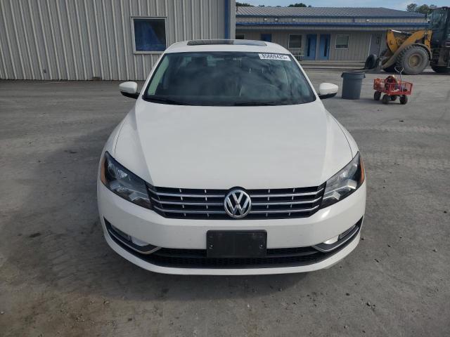 1VWCV7A32FC013546 - 2015 VOLKSWAGEN PASSAT SEL Weiß Foto 5