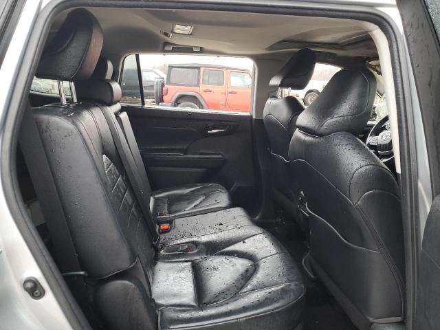 5TDGZRBH5NS561228 - 2022 TOYOTA HIGHLANDER XLE 银色 照片 11