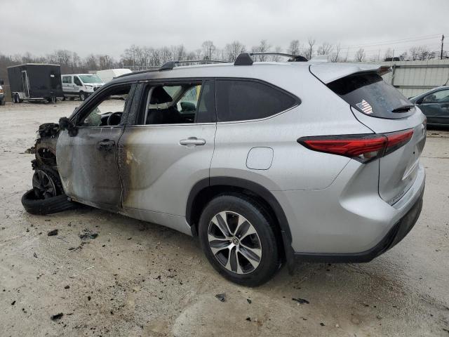 5TDGZRBH5NS561228 - 2022 TOYOTA HIGHLANDER XLE 银色 照片 2