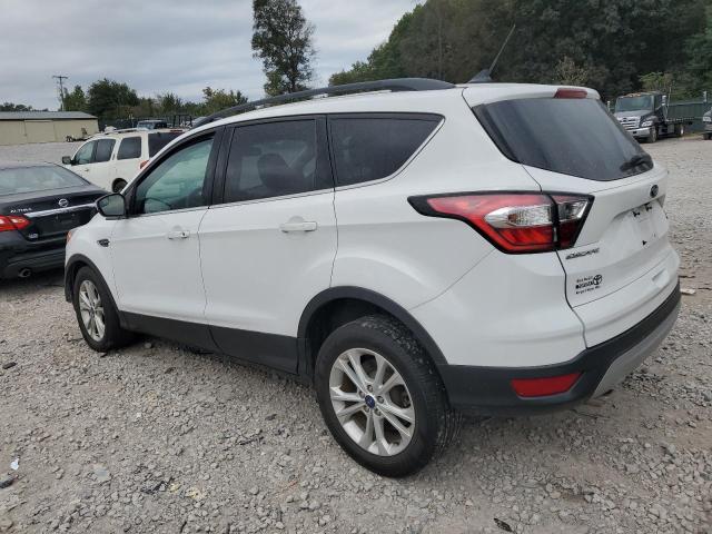 1FMCU0GD9JUC07597 - 2018 FORD ESCAPE SE WHITE photo 2