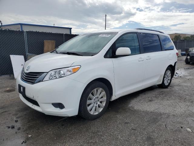 2015 TOYOTA SIENNA LE, 