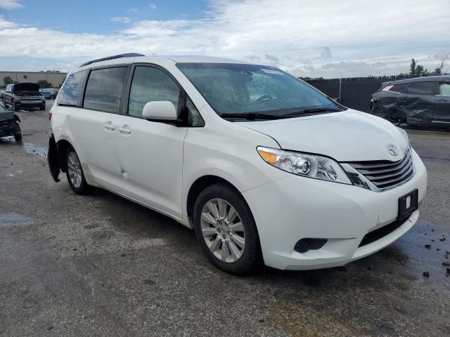 5TDJK3DCXFS105252 - 2015 TOYOTA SIENNA LE WHITE photo 4