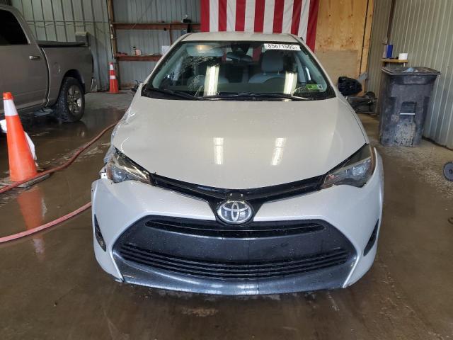 2T1BURHE0JC022900 - 2018 TOYOTA COROLLA L Gümüş foto 5