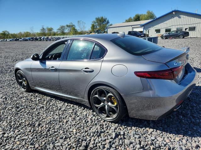 ZARFAEEN5J7577730 - 2018 ALFA ROMEO GIULIA TI Q4 SILVER photo 2