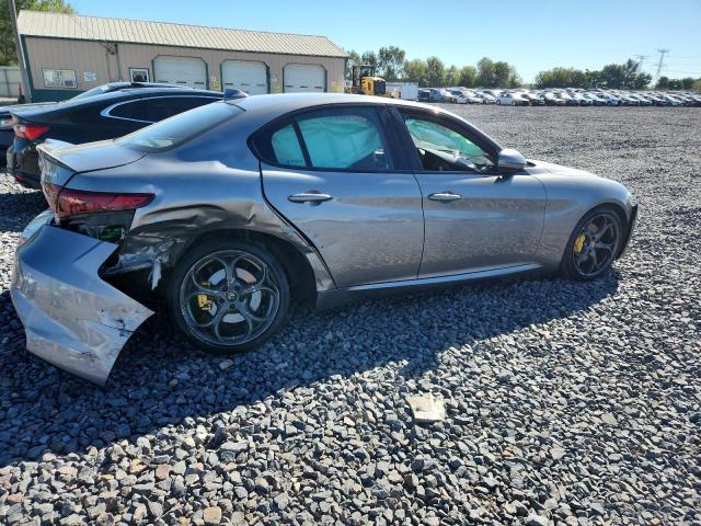 ZARFAEEN5J7577730 - 2018 ALFA ROMEO GIULIA TI Q4 SILVER photo 3