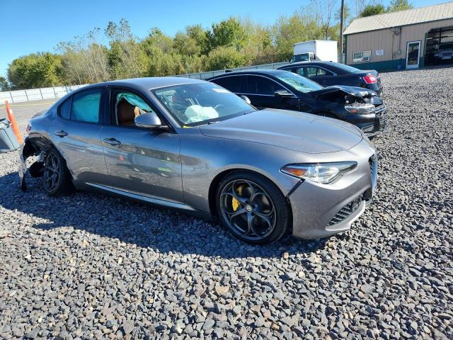 ZARFAEEN5J7577730 - 2018 ALFA ROMEO GIULIA TI Q4 SILVER photo 4