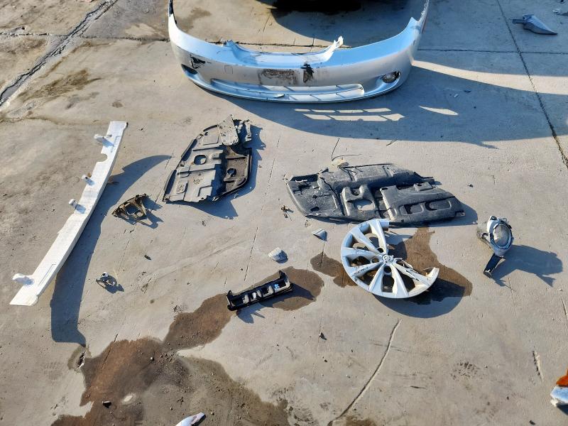 JTHBA30G065160197 - 2006 LEXUS ES 330 银色 照片 12