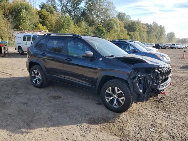 1C4PJMBS6GW128722 - 2016 JEEP CHEROKEE TRAILHAWK BLACK photo 4