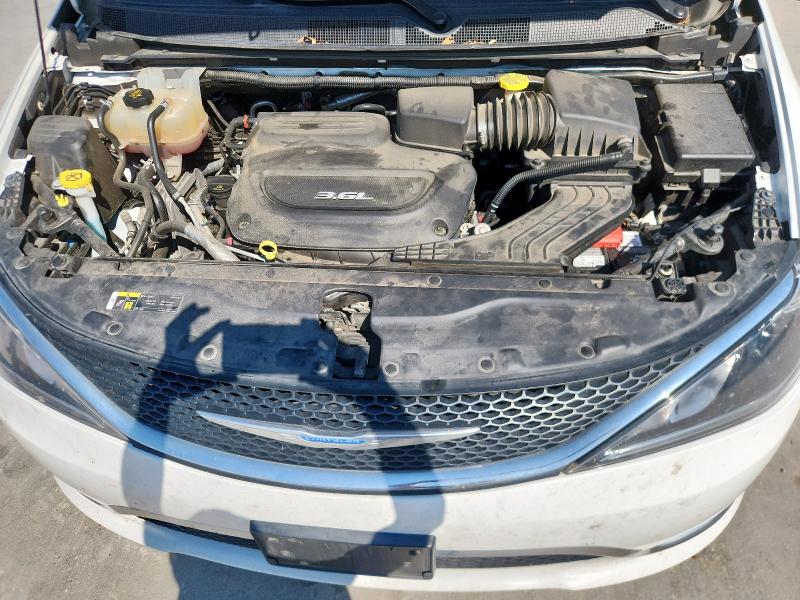 2C4RC1FG5JR227233 - 2018 CHRYSLER PACIFICA TOURING PLUS WHITE photo 12