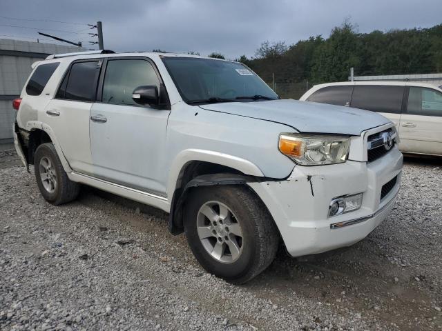 JTEZU5JR4A5002811 - 2010 TOYOTA 4RUNNER SR5 Biały zdjęcie 4