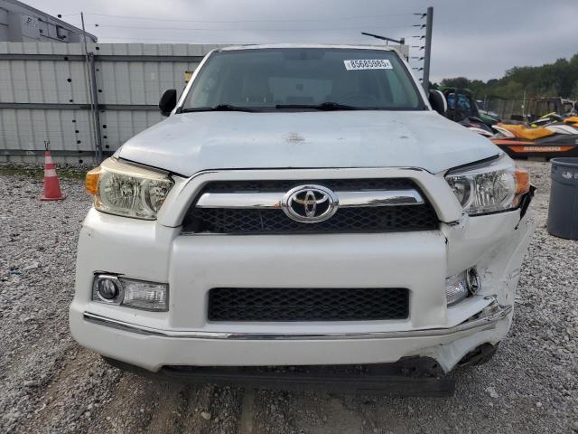 JTEZU5JR4A5002811 - 2010 TOYOTA 4RUNNER SR5 Biały zdjęcie 5
