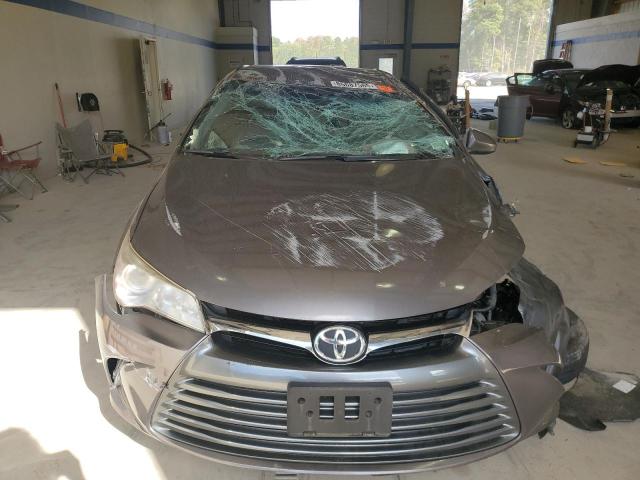 4T1BF1FK7HU412051 - 2017 TOYOTA CAMRY LE 灰色 照片 5