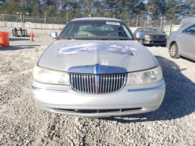 1LNHM81W01Y655573 - 2001 LINCOLN TOWN CAR EXECUTIVE Silber Foto 5