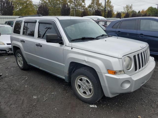 1J8FF28W68D683817 - 2008 JEEP PATRIOT SPORT 银色 照片 4