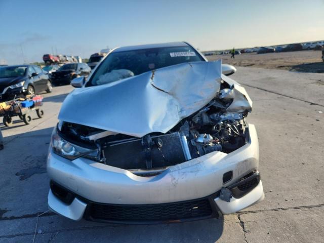 JTNKARJE2JJ566964 - 2018 TOYOTA COROLLA IM Серебристый фото 5