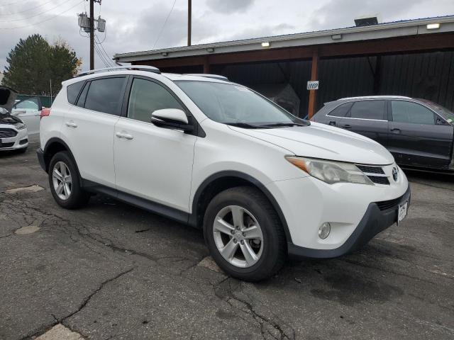 JTMRFREV1D5027991 - 2013 TOYOTA RAV4 XLE WHITE photo 4