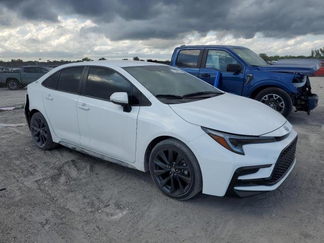 5YFS4MCE5RP192983 - 2024 TOYOTA COROLLA SE WHITE photo 4