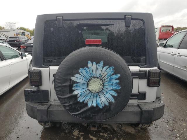 1J4HA3H13BL551212 - 2011 JEEP WRANGLER U SPORT Silber Foto 6