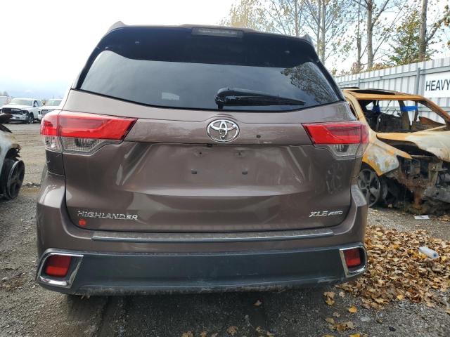 5TDJZRFH2JS489897 - 2018 TOYOTA HIGHLANDER SE 棕色 照片 6