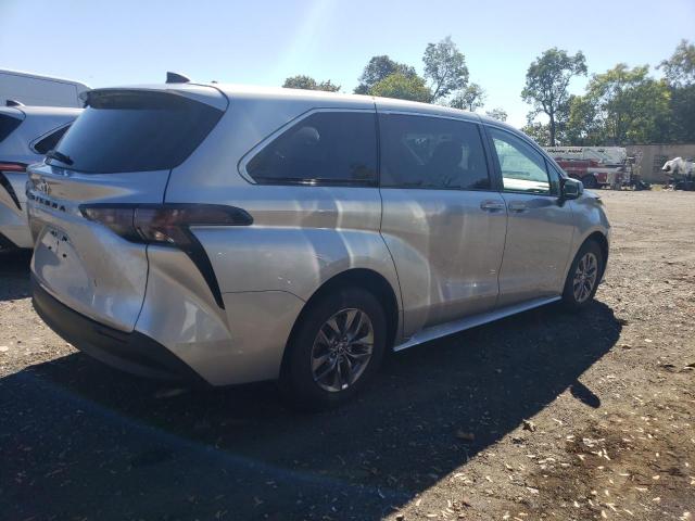 5TDKSKFC6PS095199 - 2023 TOYOTA SIENNA LE Gümüş foto 3