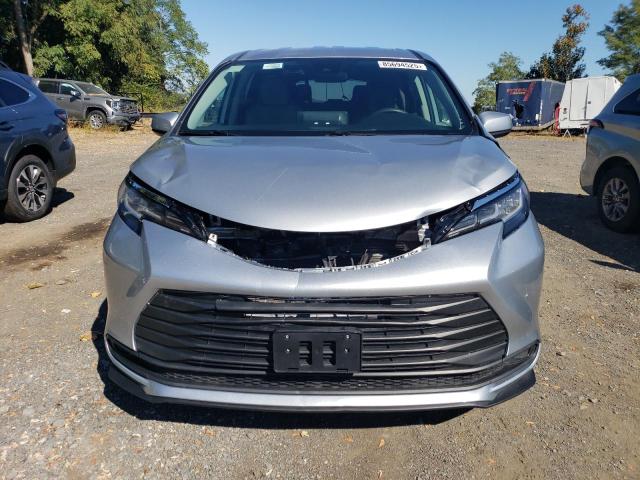 5TDKSKFC6PS095199 - 2023 TOYOTA SIENNA LE Gümüş foto 5