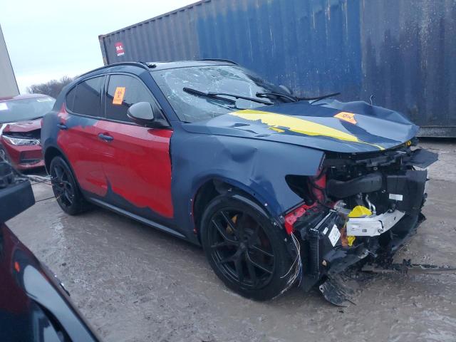 ZASPAKBN2K7C41365 - 2019 ALFA ROMEO STELVIO TI TWO TONE photo 4