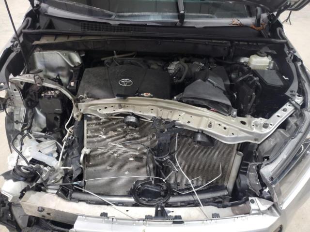 5TDJZRFH7JS899840 - 2018 TOYOTA HIGHLANDER SE ვერცხლისფერი ფოტო 12
