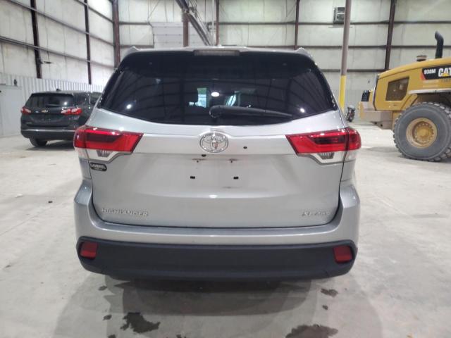 5TDJZRFH7JS899840 - 2018 TOYOTA HIGHLANDER SE ვერცხლისფერი ფოტო 6