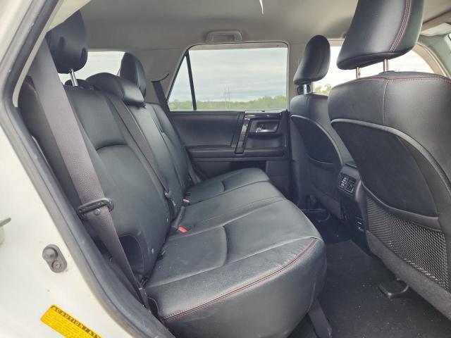 JTEBU5JR5F5218689 - 2015 TOYOTA 4RUNNER SR5/SR5 PREMIUM WHITE photo 11