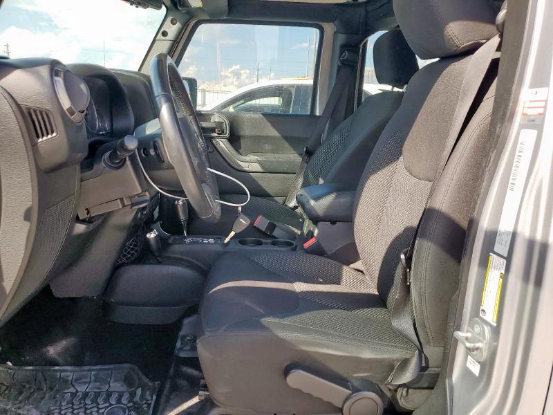 1C4BJWDG9GL130867 - 2016 JEEP WRANGLER UNLIMITED SPORT 灰色 照片 7