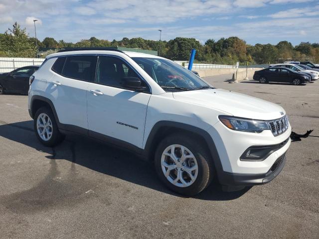 3C4NJDBN9RT118017 - 2024 JEEP COMPASS LATITUDE WHITE photo 4