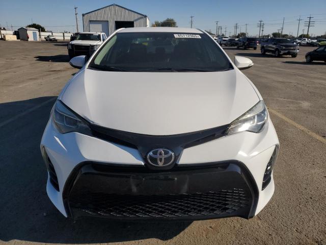 5YFBURHE8JP807584 - 2018 TOYOTA COROLLA L თეთრი ფოტო 5