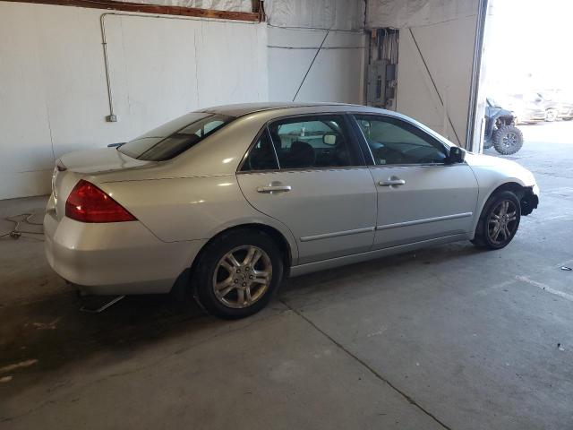 1HGCM563X7A155256 - 2007 HONDA ACCORD SE SILVER photo 3