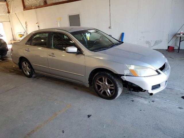 1HGCM563X7A155256 - 2007 HONDA ACCORD SE SILVER photo 4