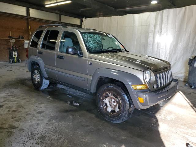 1J4GL48K96W226685 - 2006 JEEP LIBERTY SPORT Қоңыр фото 4