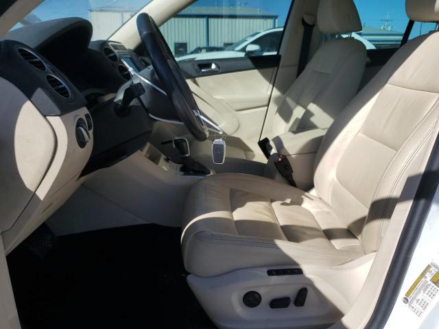 WVGAV7AX8GW577047 - 2016 VOLKSWAGEN TIGUAN S Білий фото 7