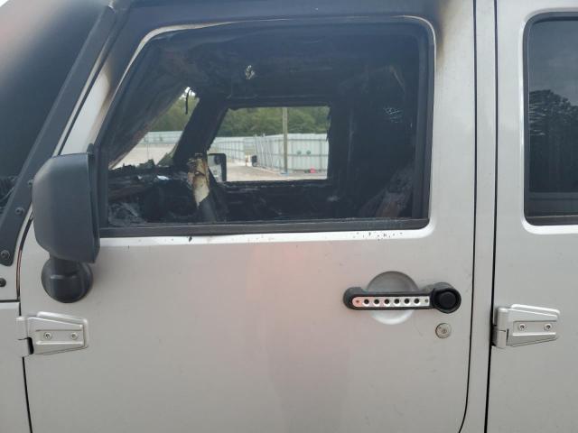 1J4BA5H10BL506715 - 2011 JEEP WRANGLER U SAHARA Argent photo 7