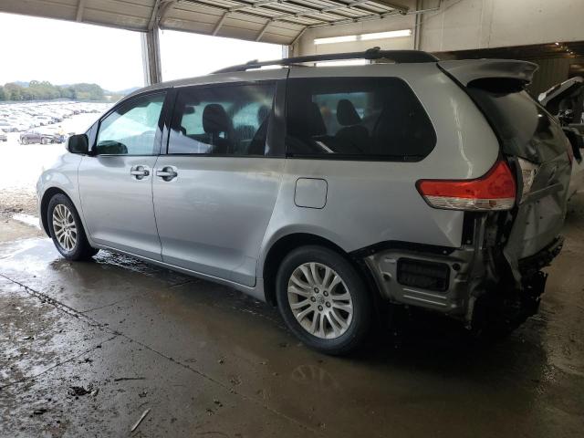 5TDYK3DCXDS402646 - 2013 TOYOTA SIENNA XLE 银色 照片 2