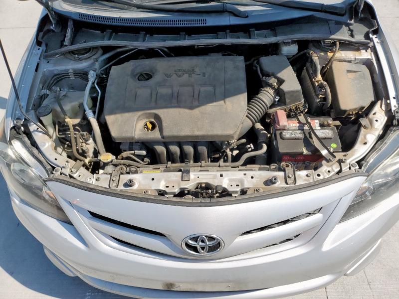 5YFBU4EEXDP130632 - 2013 TOYOTA COROLLA BASE Srebrny zdjęcie 11