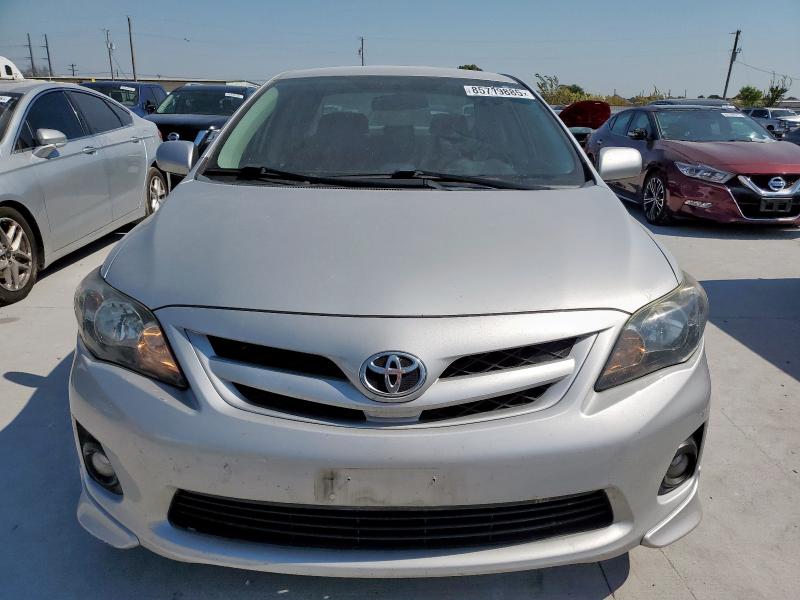 5YFBU4EEXDP130632 - 2013 TOYOTA COROLLA BASE Srebrny zdjęcie 5