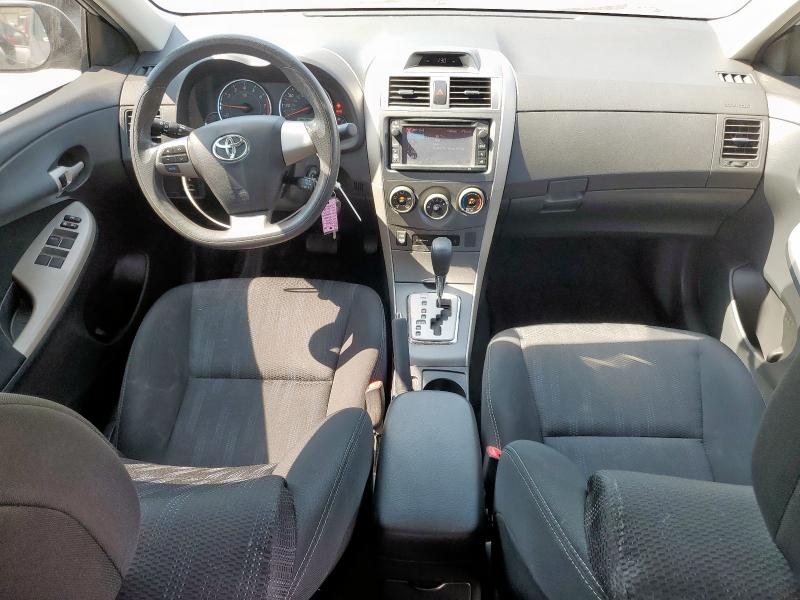 5YFBU4EEXDP130632 - 2013 TOYOTA COROLLA BASE Srebrny zdjęcie 8