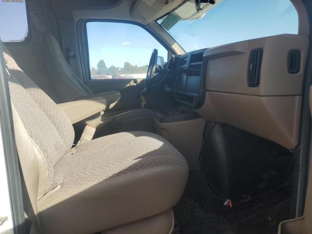 1GBJG31U971212374 - 2007 CHEVROLET EXPRESS G3 WHITE photo 5