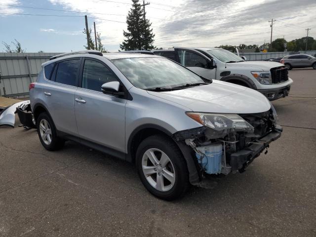 JTMRFREV2DD038066 - 2013 TOYOTA RAV4 XLE ვერცხლისფერი ფოტო 4