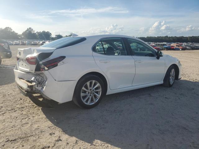 4T1C11AK2NU711212 - 2022 TOYOTA CAMRY LE 白色 照片 3