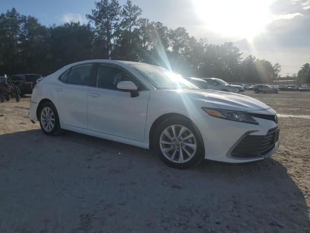 4T1C11AK2NU711212 - 2022 TOYOTA CAMRY LE 白色 照片 4