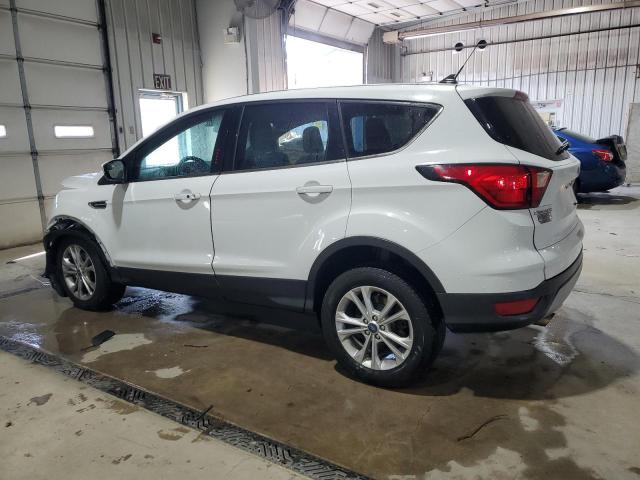 1FMCU9GD2KUA84585 - 2019 FORD ESCAPE SE WHITE photo 2