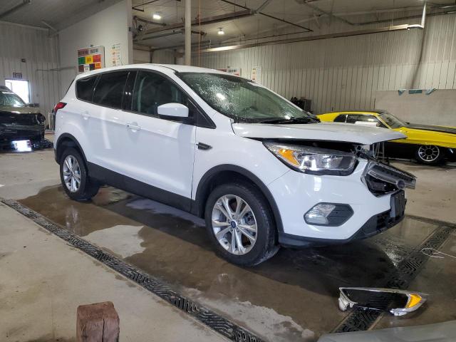 1FMCU9GD2KUA84585 - 2019 FORD ESCAPE SE WHITE photo 4