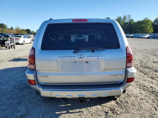 JTEBU14R858037569 - 2005 TOYOTA 4RUNNER SR5 银色 照片 6