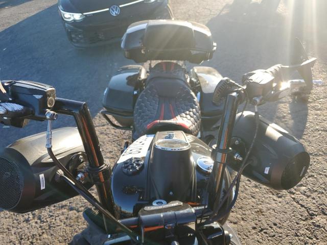 1HD1FBC16HB666412 - 2017 HARLEY-DAVIDSON FLHR ROAD KING BLACK photo 5