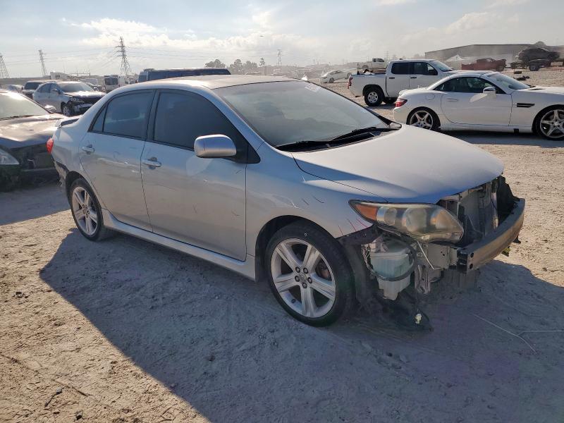 5YFBU4EE2DP173894 - 2013 TOYOTA COROLLA BASE Серебристый фото 4